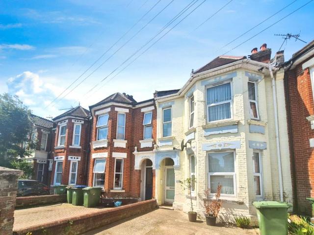 Atherley Road, Hampshire SO15 3 bed house to rent £1,600 pcm £369 pw
