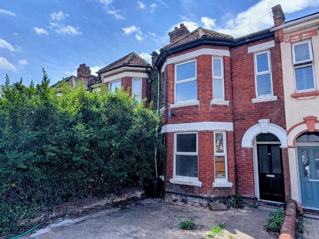 Atherley Road, Southampton SO15 2 bed flat to rent £995 pcm £230 pw