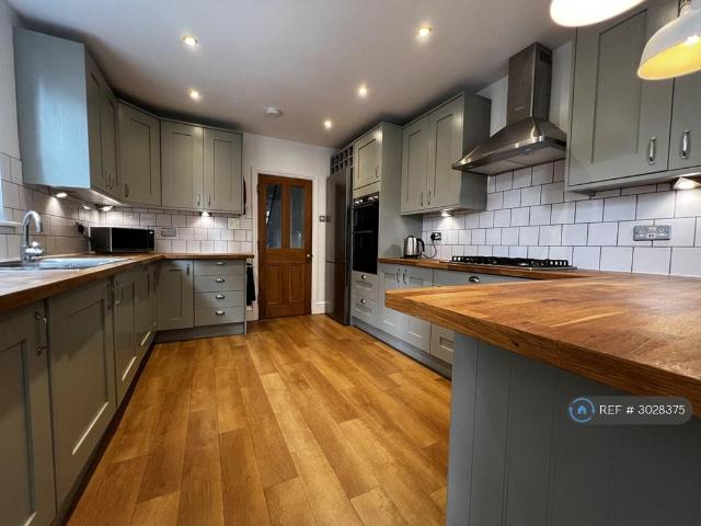 Atherley Road, Southampton, SO15 5 bed terraced house to rent £2,875 pcm £663 pw