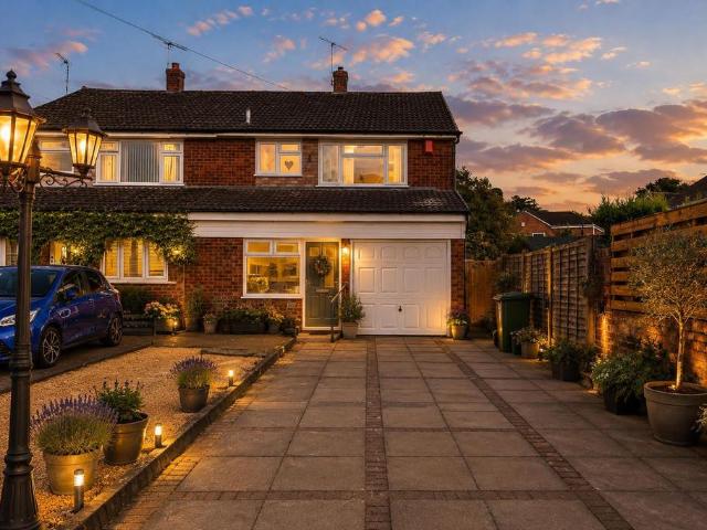 Atherstone CV9 3 bed house to rent £1,250 pcm £288 pw