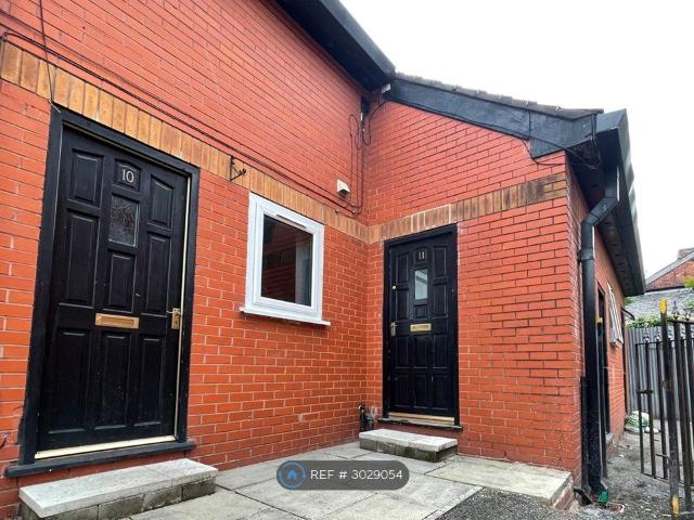 Atherton, Manchester M46, 2 bed flat to rent, £730 pcm | PrimeLocation