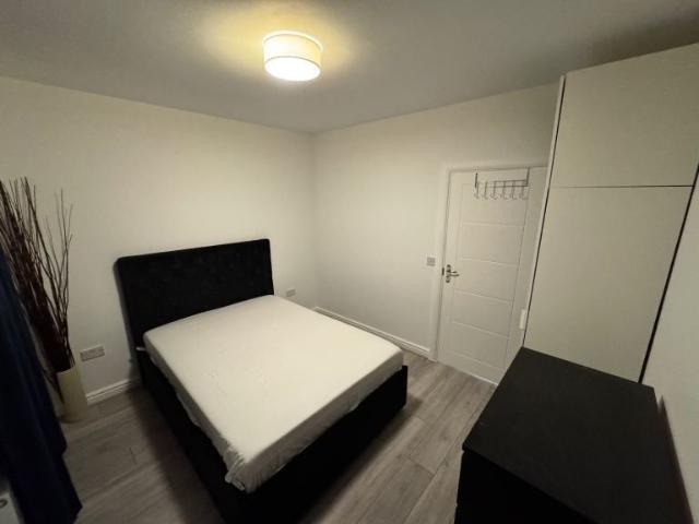 Atherton Road, Ilford IG5, 2 bed flat to rent, £1,975 pcm | PrimeLocation