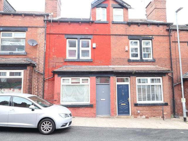 Athlone Grove, Leeds, West Yorkshire. 3 bed terraced house to rent £975 pcm £225 pw