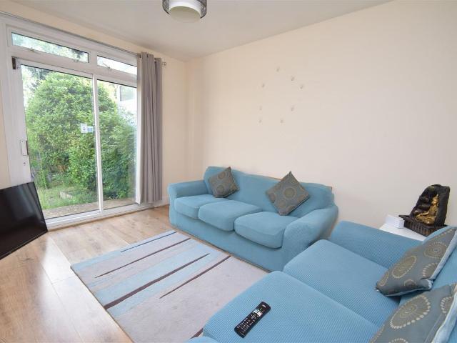 Athol Gardens, Pinner HA5, 2 bed bungalow to rent, £2,200 pcm | PrimeLocation
