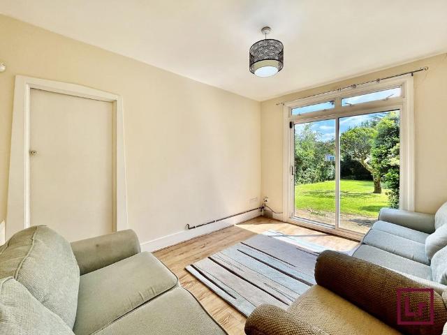 Athol Gardens, Pinner, HA5 2 bed property to rent £1,999 pcm £461 pw