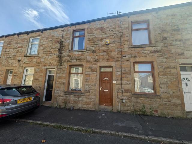 Athol St North, Burnley 3 bed terraced house to rent £650 pcm £150 pw