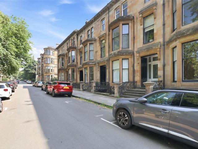 Athole Gardens, Glasgow, G12 2 bed apartment to rent £1,650 pcm £381 pw
