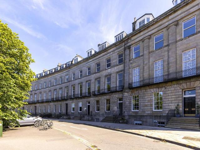 Atholl Crescent, Edinburgh, Midlothian 2 bed apartment to rent £1,995 pcm £460 pw