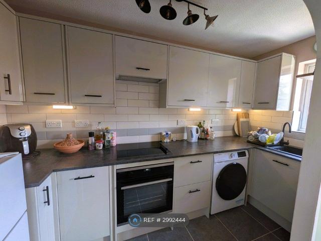 Atholl House, Redhill RH1, 1 bed flat to rent, £1,275 pcm | PrimeLocation
