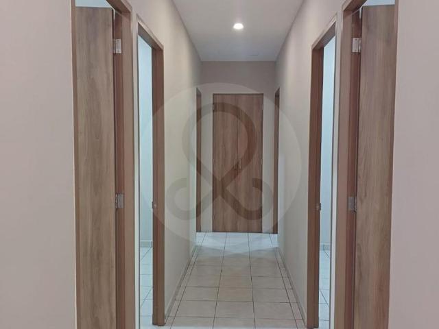Atizap?n Centro: Oficinas / Consultorios en renta en primer piso de plaza comercial