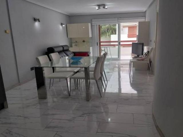 Ático Totalmente Reformado con Solárium de 65 m2, Vistas al Mar y Aparcamiento en Orihuela Costa Y