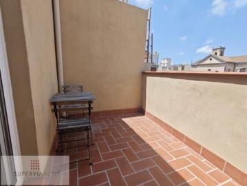 Carrer de la Perla, Barcelona, Plaça de la Vila de Gràcia