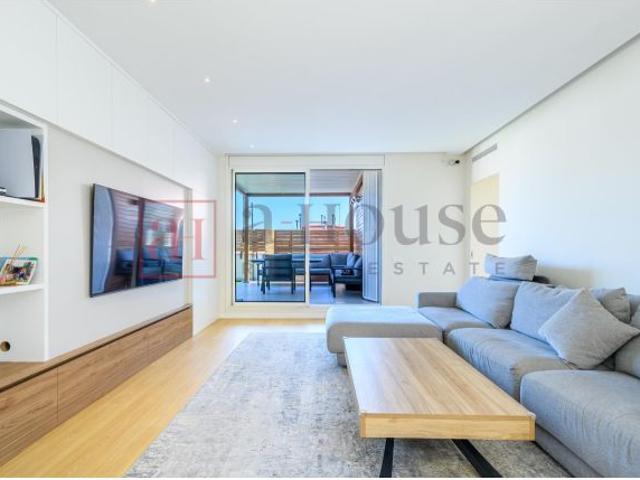 ÁTICO A TRES VIENTOS COMPLETAMENTE REFORMADO, CON TERRAZA PRIVADA DE 40M2 Y PISCINA COMUNITARIA EN L