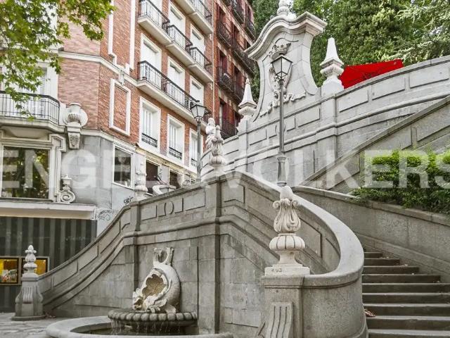 Ático con ascensor en alquiler en Glorieta de Ruiz Giménez