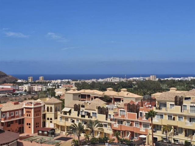 ático con azotea privada de +20m2, vistas al mar y piscina e. 106m² Arona