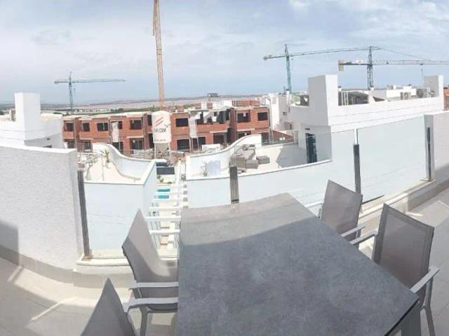 Ático con balcón en alquiler en Los Balcones Los Altos
