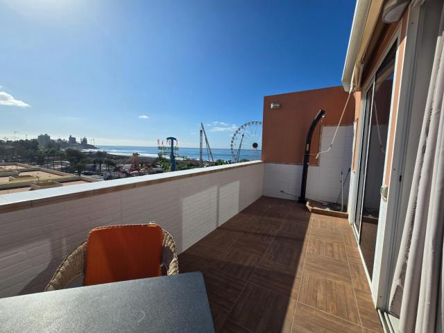 Atico con dos dormitorios y vistas al mar en alquiler