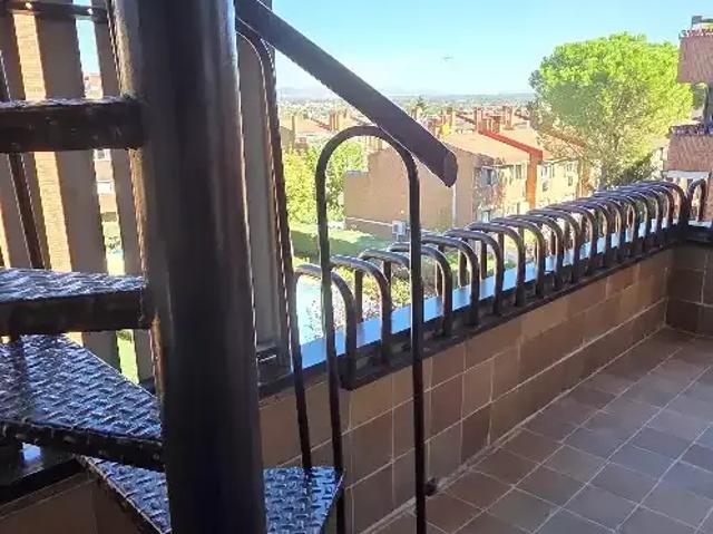 Ático con piscina en alquiler en Avenida de Europa