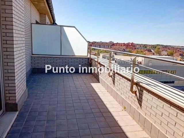 Ático con piscina en alquiler en Calle de la Moraña