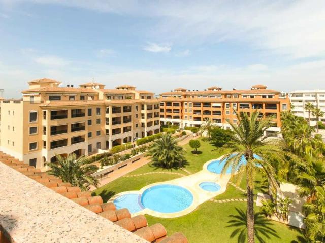 Ático con piscina en alquiler en Carrer de la Llanxa 7