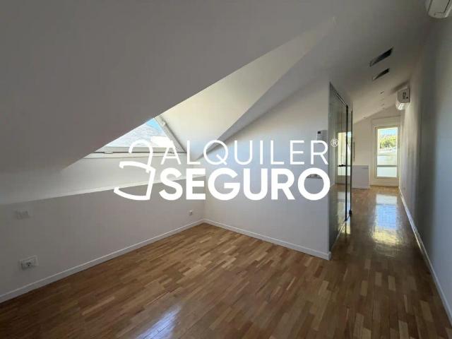 Ático con piscina en alquiler en Rufino Torres Manuel