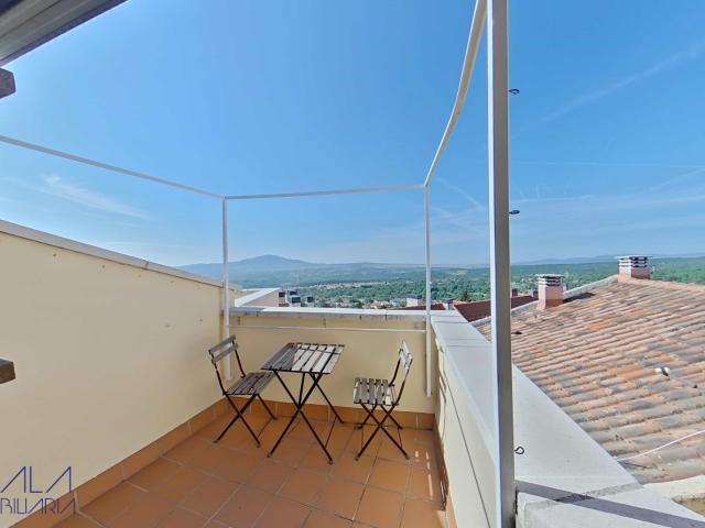Ático con Terraza y Vistas Espectaculares en Miraflores de la Sierra ¡Tu Refugio Ideal!
