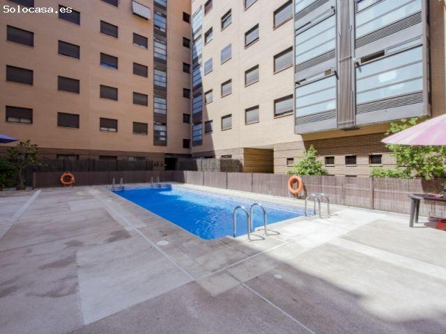 ÁTICO CON TERRAZA DE 40 M², 3 HABITACIONES, 2 BAÑOS, 2 PLAZAS GARAJE Y PISCINA