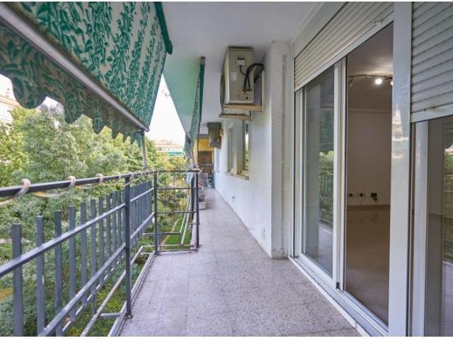 Ático con terraza privada y enorme potencial