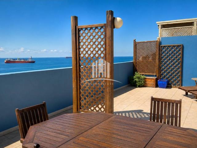 Ático con vistas al mar