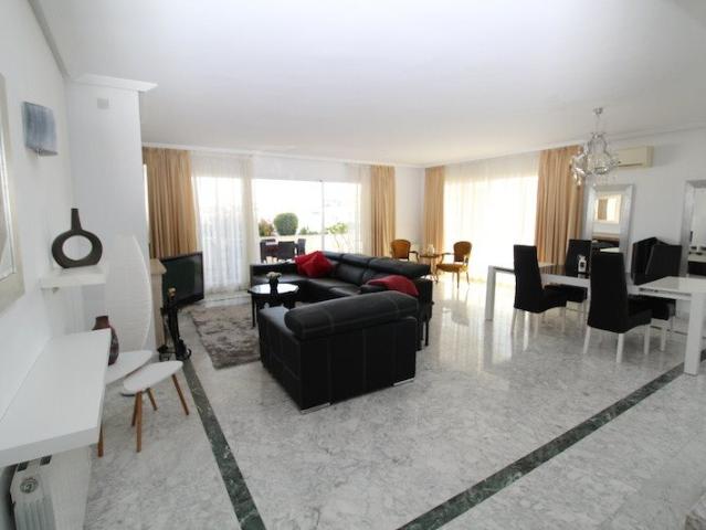 Ático de 4 dormitorios en el corazón de Puerto Banús 190m² Puerto Romano
