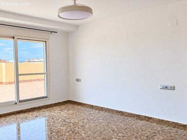 Ático de 4 habitaciones con gran terraza y garaje en Paterna
