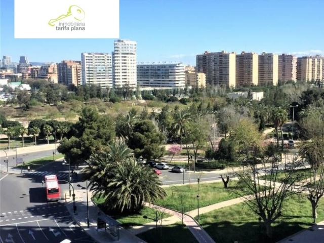 Ático de 90m2 y 50m2 de terraza con vistas al río y al lado de nuevas Consellerías. Visítalo en 360º