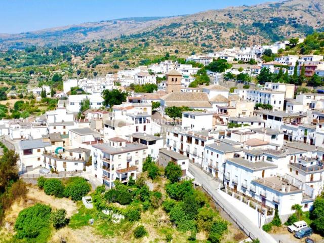 Ático de 2 dormitorios con gran terraza y vistas en Válor