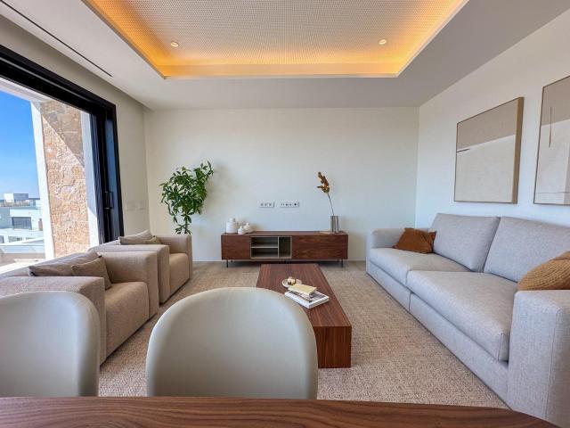 Ático de 2 dormitorios con piscina privada en venta en el ex. 98m² Orihuela Costa