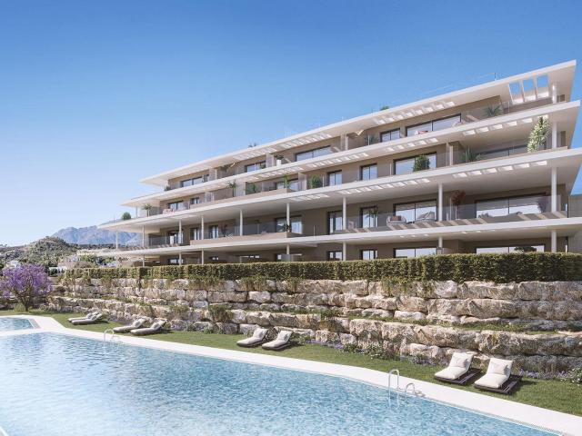 Ático de 3 dormitorios, 2 baños, solarium y vistas al Mar. La Resina, Estepona
