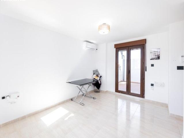 ÁTICO DE 3 HABITACIONES CON VISTAS PANORÁMICAS A SIERRA NEVADA