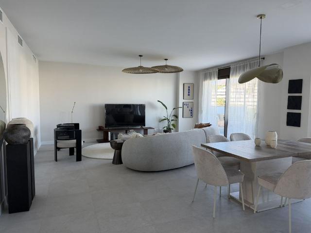 Atico de alto standing de 143 m2 en venta Estepona, España