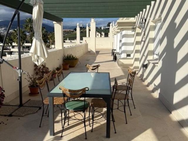 Atico de alto standing de 161 m2 en venta Nueva Andalucia, España