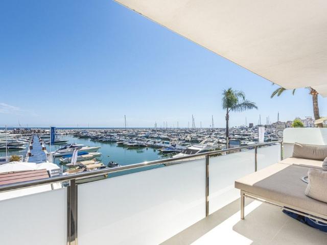 Atico de alto standing de 167 m2 en venta Puerto Banús, Andalucía