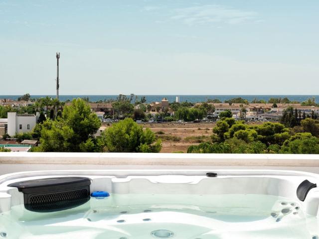 Atico de lujo de 100 m2 en venta Puerto Banús, España