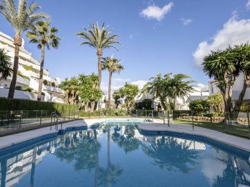 Atico de alto standing de 100 m2 en venta Nueva Andalucia, España