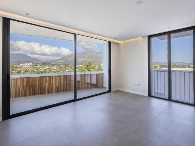Atico de alto standing de 100 m2 en venta Nueva Andalucia, España