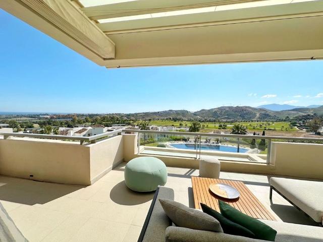 Atico de alto standing de 240 m2 en venta Los Arqueros, Estepona, Andalucía