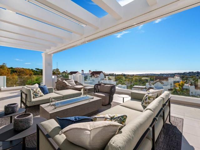 Atico de alto standing de 266 m2 en venta Nueva Andalucia, España