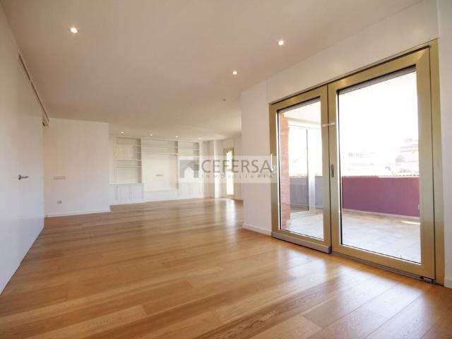 Exclusivo ático de 200 m2 en alquiler Barcelona, España
