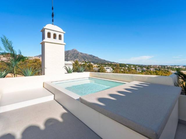 Atico de alto standing en venta Nueva Andalucia, Andalucía