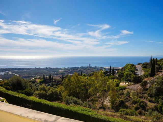 Atico de alto standing en venta Los Monteros, España
