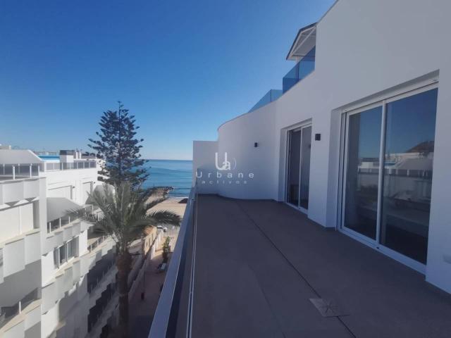 ÁTICO DE LUJO A 100 METROS DEL MAR EN TORREVIEJA