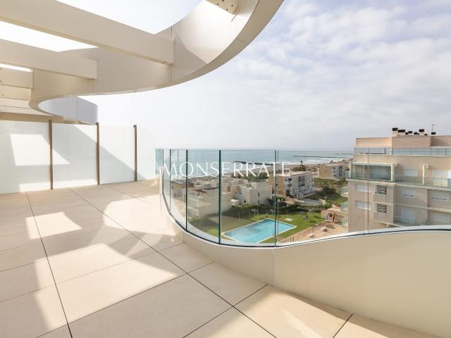 Ático de Lujo con dos Terrazas y Jacuzzi frente al Mar
