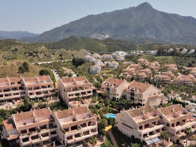 Atico de lujo de 150 m2 en venta Nueva Andalucia, España